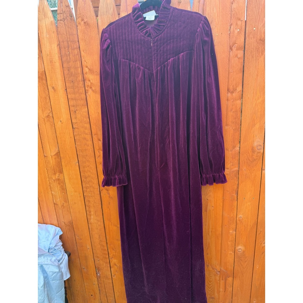 Gilligan O'Malley Vintage Purple Velvet Quilted Yoke Ruffle Robe Small 8-10 USA